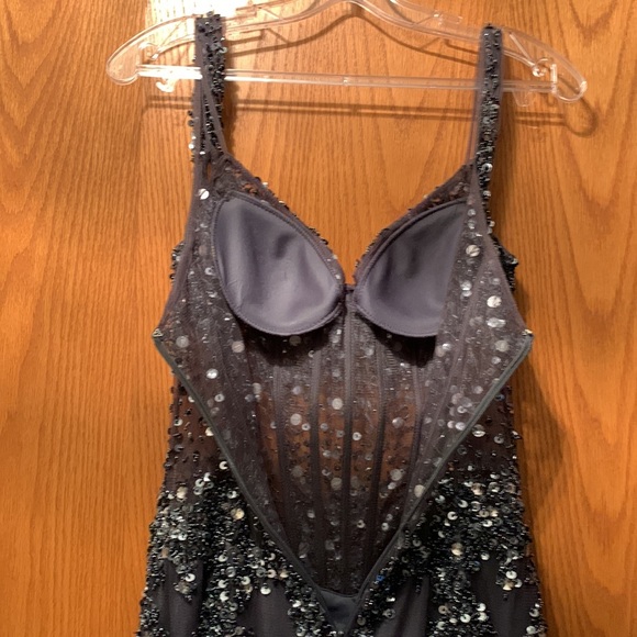 Gorgeous Jovani Prom Dress size 6 - Picture 10 of 11